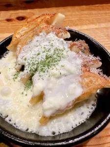 餃子酒場ちゃおまる鉄板チーズ餃子